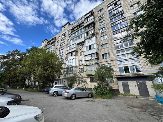 Продаж 1к квартири під ремонт | Братиславська, 26 | 10 хв до метро «Чернігівська»