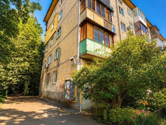 Продаж 3 кімнатної квартири в Соломянському районі Києва Медмістечко. Без комісії