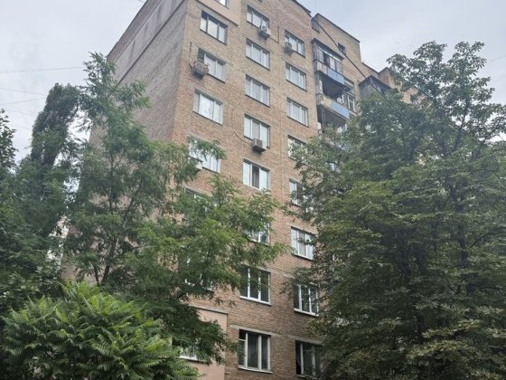 Продаж двухкімнатної квартири Липківського 37 цегляний будинок