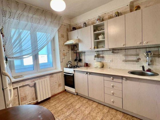 Продам 2 кімн квартиру недалеко від метро Оболонь вул.Левка Лук'яненко 2. у будинку газ!є лічильник