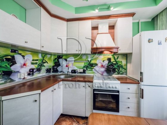 Продаж 2 кімн. квартири за адресою Симиренко 13
