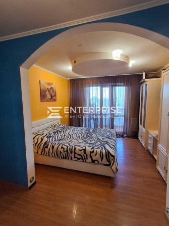 Продаж 3к квартири, вул. Єфремова, поряд метро Академмістечко - фото 1