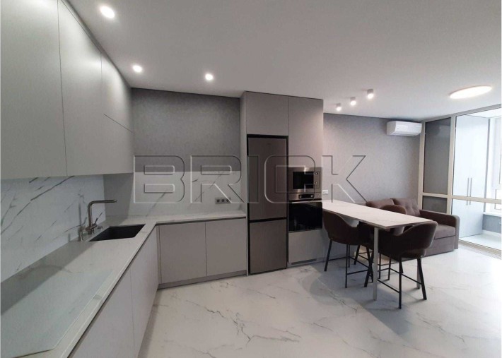 Продам 1к квартиру 50м2 ЖК Варшавський 3 вул Олександра Олеся Виноградар - фото 1