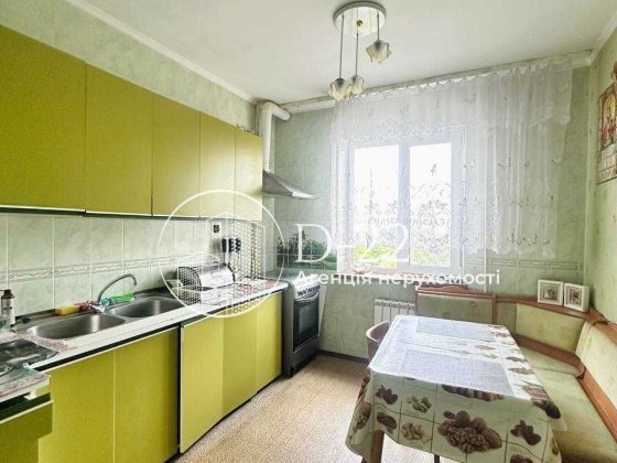 Продаж 3-кімнатної квартири на Троєщині, вул. Сержа Лифаря,4 (колишня Сабурова), метро Чернігівська,
