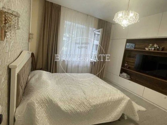 Продаж 2-к квартири з євроремонтом по вул Сирецька 32 Подільський р-н Куренівка 3 поверх цегляний бу