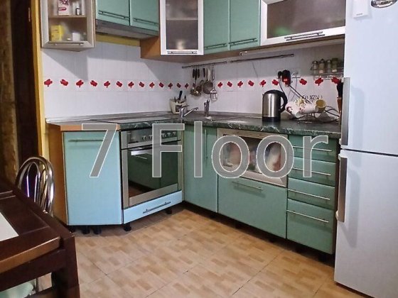 3 кімнатна квартира вулиця Макіївська метро Мінська трц Караван Киев