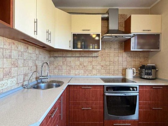 Без % продаж 1 кімнатної з ремонтом метро Житомирська 2 хвилини Киев