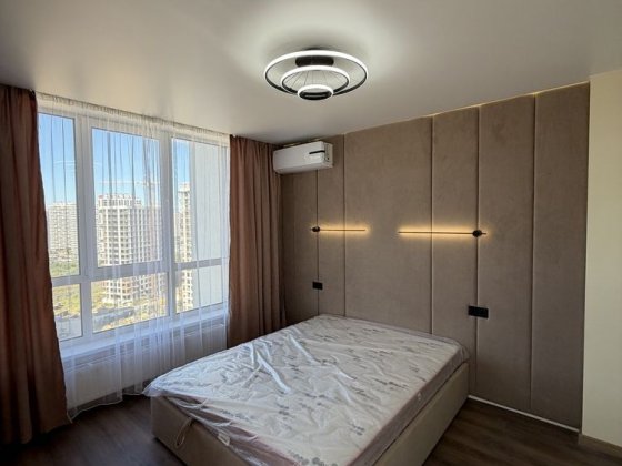 Продаж двох кімнатної квартири Варшавський -2