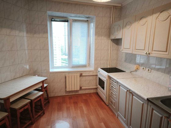 Троєщина Бальзака 4, продаж 2-ух кім квартири