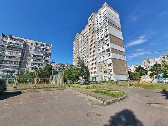 Продаю 3х-квартиру. Оболонский р-н под ремонт.