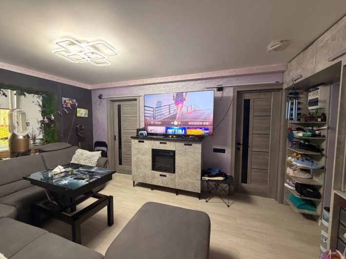 Соломенка, трехкомнатная, ремонт, техника, 99000$. без комиссии! - фото 1