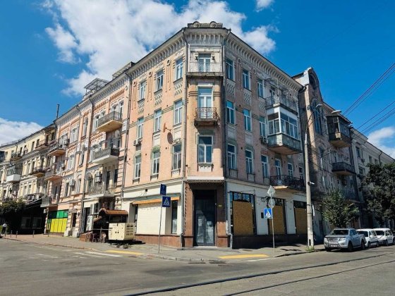 Продам видову квартиру з каміном Поділ вул Костянтинівська, 1А Вид на фонтан