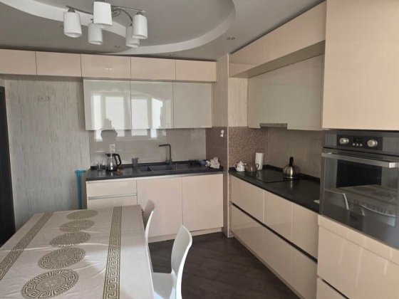 Продам 3к,  вул. Олександри Екстер 3, Троєщина, сучасний ремонт.