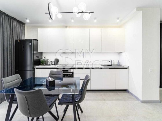 Продаж 2-кімнатної квартири з сучасним ремонтом та меблями | 67 м² | вул. Гулака, 4