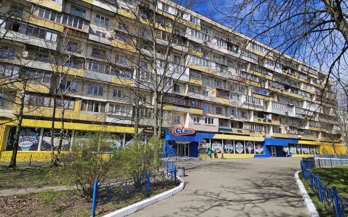 Чорнобильська,3. Квартира 72кв.м. на зручному 4 поверсі. Газ! - фото 1