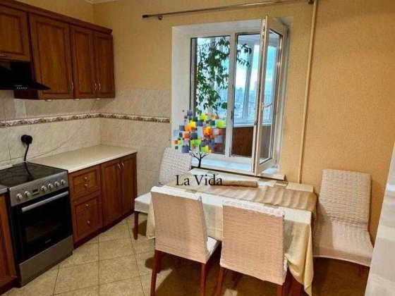 Продаж 3к квартири вул. Олександри Екстер, 14