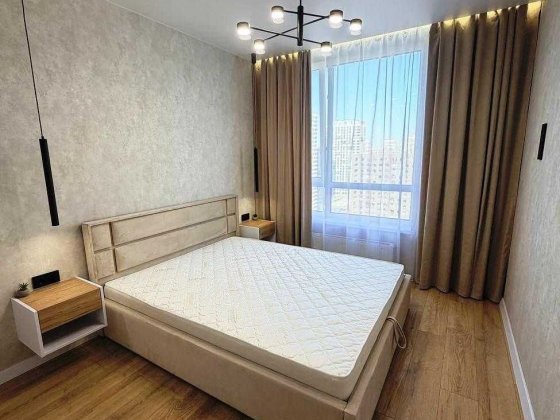 Пропонується простора та затишна 1-кімнатна квартира площею 44 кв.м у сучасному житловому комплексі 