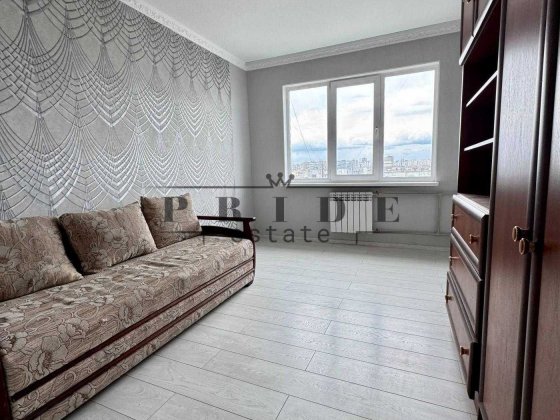 Продаж 3-кімнатної квартири з ремонтом, з видом на озеро Алмазне Закревского 47А