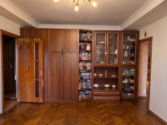 Продаж 3-к квартири в цегляному будинку біля Метро «Чернігівська»