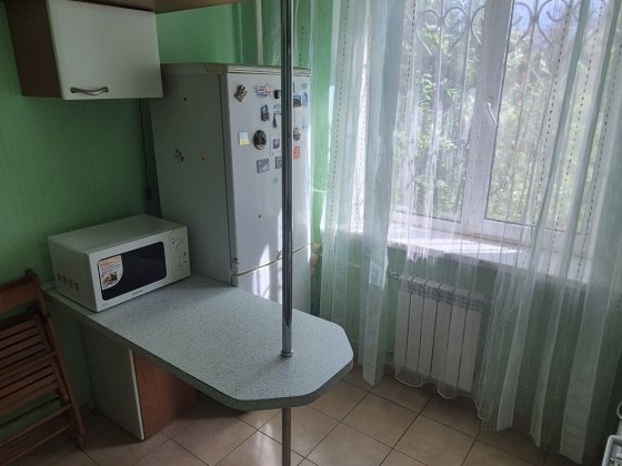 Продаж  двокімнатної квартири  на зручному  1 поверсі . Поруч метро. Оболонь