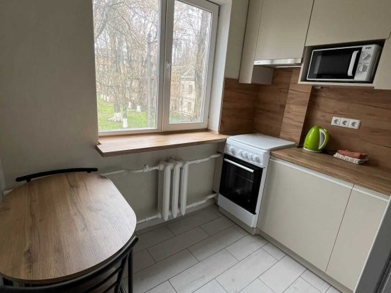 Вул. Михайла Донця, 18Б продаж 2х-кімнатної квартири