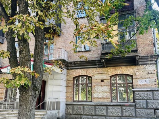 Продаю 2-кімнатну Квартиру під ремонт Київ Гарматна 16  54,3м2  Поверх 3й Газова плита, газова колон