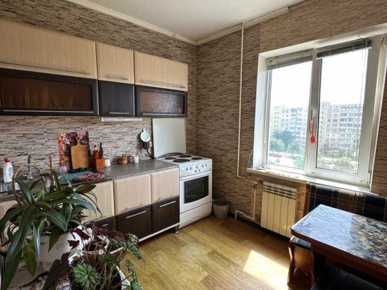 Продається 2-х кімнатна квартира на пр-кті Червоної калини 38/10