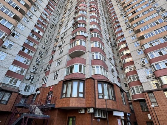 Продаж 3-х кімнатної квартири з окремим входом, 2 поверх, м. Київ, вул. Петра Калнишевського (Михайл