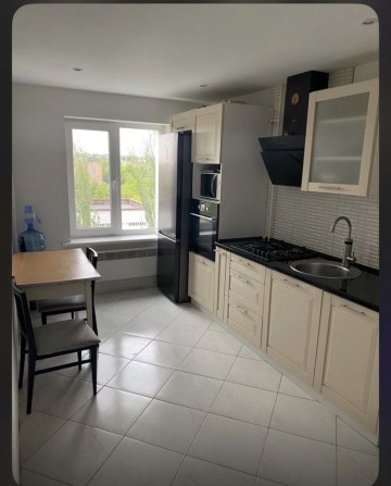 Продам 3 -кімнатну квартиру - фото 1