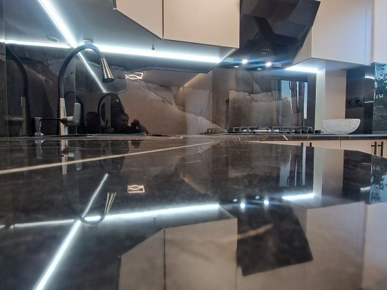 Продам 2 км Поверх 3/5 ,базар Бердичів