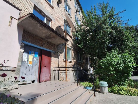 Продаємо 2 кімнатну квартиру вул. Шевченко 10, з гаражем  та власним опаленням