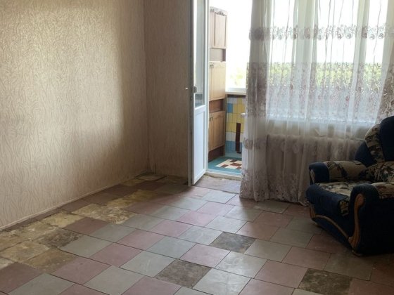 Продам 2-кімнатну квартиру , л/б, 1 мкр Каменское