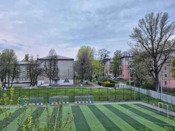 Продам 2-х комн. возле 11-й гимназии, второй этаж Каменское