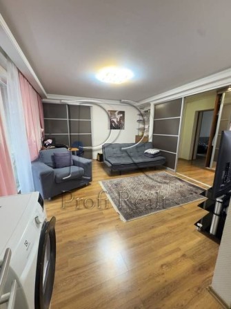 Продається  3 кімн. квартира в м. Вишгород, вул. Набережна - фото 1