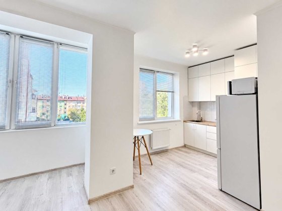 Продам 1-кім квартиру Гостомель Бучанське шосе ЖК «Ягода» заг. 37 м² після ремонту (все нове), КОМІС Гостомель