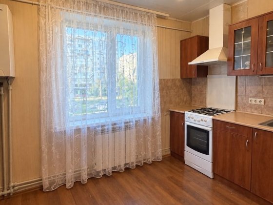 3-комнатная квартира, Левый берег, 5-й микрорайон, автономное отопление Каменское