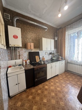 Продам 2 комнатную квартиру в центре города крупногабаритную - фото 1