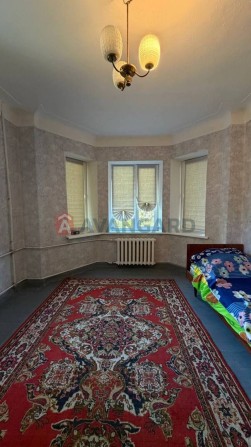 Продам 3 к. квартиру в Центрі м. Кам'янське . - фото 1
