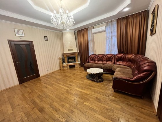 Ексклюзив у серці Дрогобича: Двоярусна квартира 153 м² на 2 поверсі австрійського  будинку Дрогобич