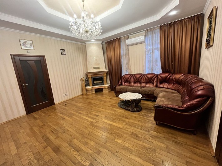 Ексклюзив у серці Дрогобича: Двоярусна квартира 153 м² на 2 поверсі австрійського  будинку - фото 1