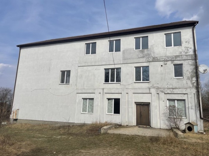 Продається 1 і 3 поверх + підвал. 700 м2 - фото 1