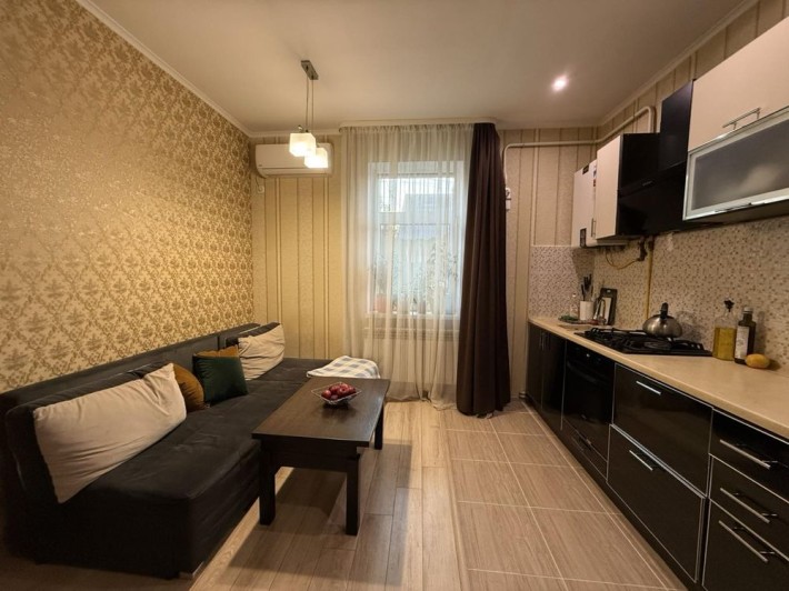Продаж 2-кімнатної квартир з власним подвірʼям - фото 1