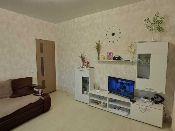 Продам 2-х комнатную в центре Каменское