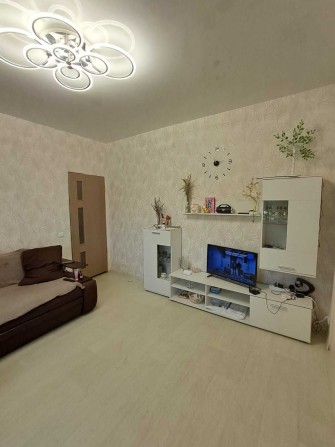 Продам 2-х комнатную в центре - фото 1