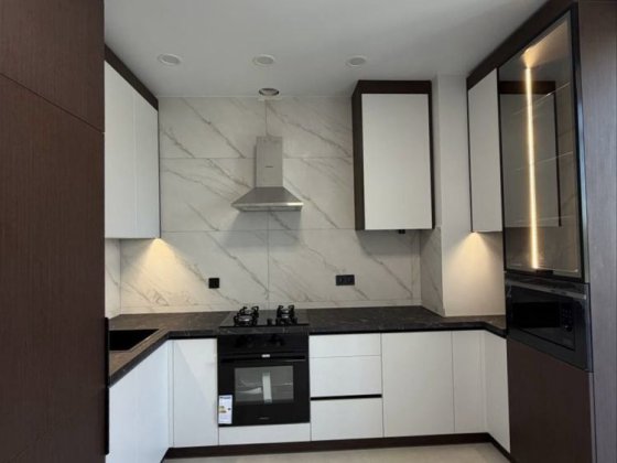Продаж 2к квартири з новим ремонтом, 62м2, 2й поверх! Газове опалення . Мінімальне оформлення . Цент Гостомель