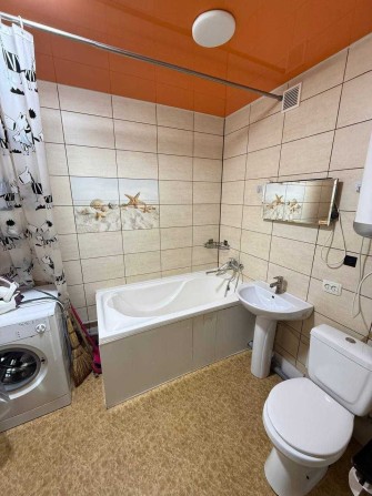 Продам 2 км.квартиру  возле пр. Свободы ( следующаяя улица) - фото 1