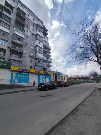 2 комнатная крупногабаритная квартира 4 /10 Чешка кирпич автономное отопление 2 балкона все раздельн - фото 1