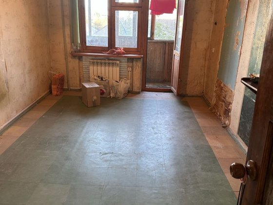 Продам 3 кімнатну на 8 Березня Каменское