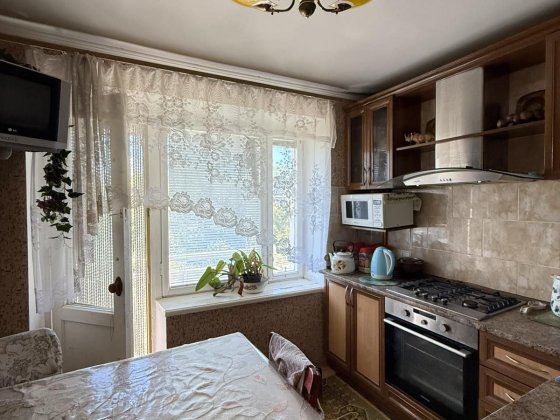продається 4 кім квартира