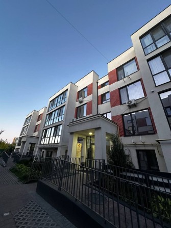 Продам 2 к квартиру з ремонтом і газовим опаленням - фото 1